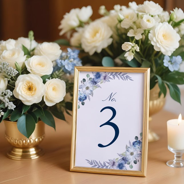 Blommigt av fransk blå och lavender vattenfärg vit bordsnummer (French Blue & Lavender Watercolor Floral White Table Number)