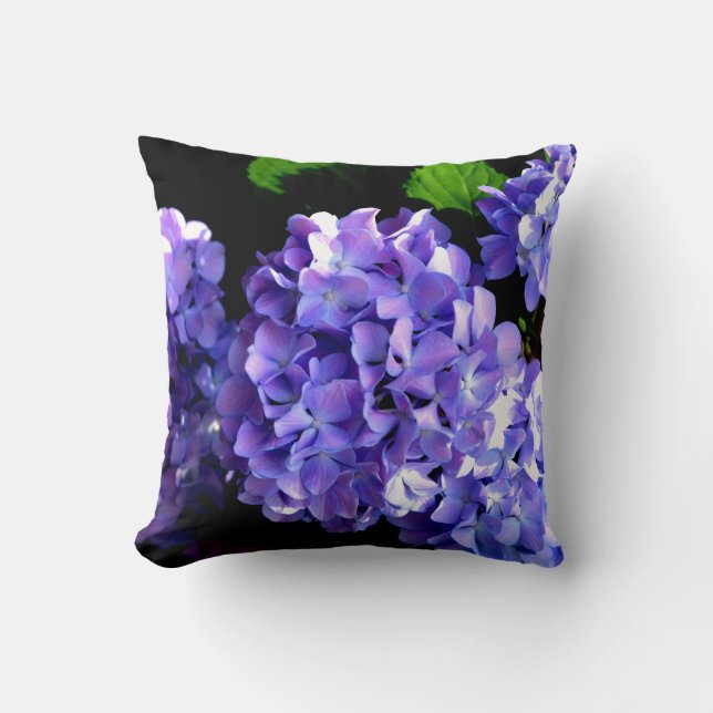 Blommigt av lila blåblomma, Periwinkle hydrangeas Kudde (Framsida)