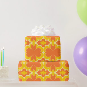 Blommigt av Retro-Orange på efterställd Gult Presentpapper