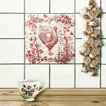 Blommigt av Tuppen Antique Vintage Red Toile Kakelplatta<br><div class="desc">Gammal grus/gravering av tupp,  växter,  blommor,  insekter och fjärilar med kalligrafiskt vintage i bakgrunden,  perfekt för den orustiska stil-dekorationen</div>