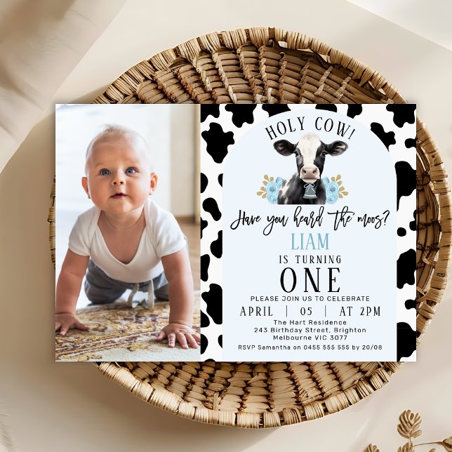 Blommigt Blue Cow Print Photo Heliga Cow 1:a födel Inbjudningar (Boy's Holy Cow 1st Birthday Invitation Template, Photo Cow Themed Birthday Invitation, Cow Print)