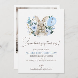 Blommigt Blue Photo Bunny är på väg en dag Inbjudningar