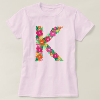 Blommigt brev K-kvinnans grundläggande T-shirt