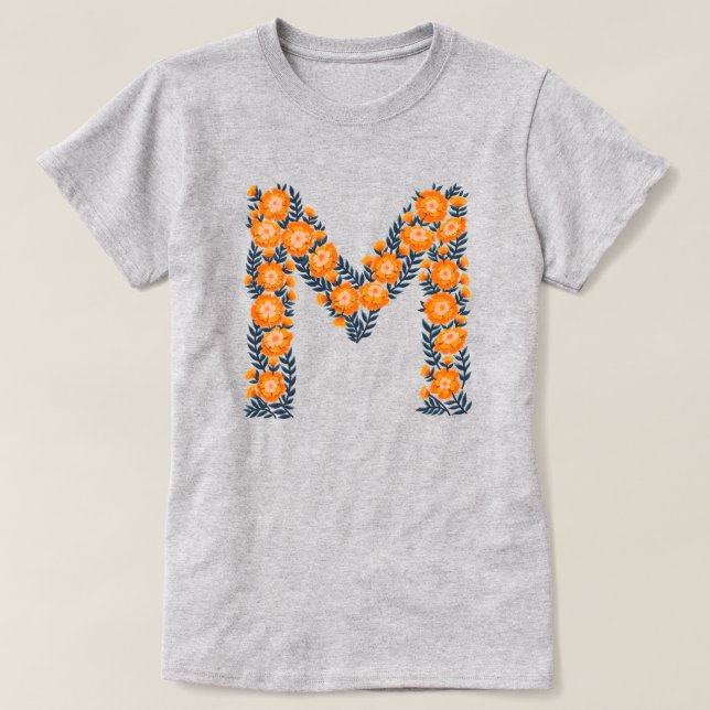 Blommigt brev M-kvinnans grundläggande T-shirt (Design framsida)