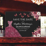 Blommigt Burgundy Spara födelsedagskvällen Spara Datumet<br><div class="desc">Meddela din quinceañera i stil med Blommigten Burgundy Spara inbjudan på födelsedagen. Den här eleganten har rik-burgundnyanser som är adsorterade med delikata accenter för blommigt, perfekt för tidslängd och regalt firande. Den sofistikerade layouten ger alla viktiga detaljer och ser till att gästerna markerar sina kalendrar för din speciella dag. Oavsett...</div>