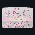 Blommigt Cherry Blommar Rosa Grått  iPad Mini Skydd<br><div class="desc">Blommigtens utformning med rosa körsbärsbärs blommar på grått-bakgrunden för henne. En elegant för kvinnor som blommar i kärlek och blommigt i Asien. Anpassa den med ditt namn.</div>