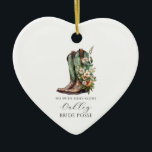 Blommigt Cowgirl Boots Bridesmaid Julgransprydnad Keramik<br><div class="desc">Fira hennes sista åktur med den här anpassningsbarnas prydnadsföremål, med frasen "No Bride Rides Ensam" och en mjuk vattenfärgscowgirl bots. En perfekt blandning av rustik charm och modern stil - perfekt för brudvänner, vänner och familj på din cowgirl-fest. Anpassa till varje gästs namn för en uppriktig tjänst eller gåva som...</div>