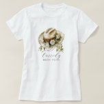 Blommigt Cowgirl Hat Bride Posse Blommigt Horsesho T Shirt<br><div class="desc">Avrunda dina bridspositioner i stil med den här blommigten cowgirl som T - perfekt för western-temed bachelorette helg, rustik ranch getaways eller land-chic firande. Den har en mjuk blommigt och ett anpassningsbar-skript namn. Den är gjord för brudar och deras vänner som tar med sig stövlarna och skönheten. Koordinera besättningen och...</div>