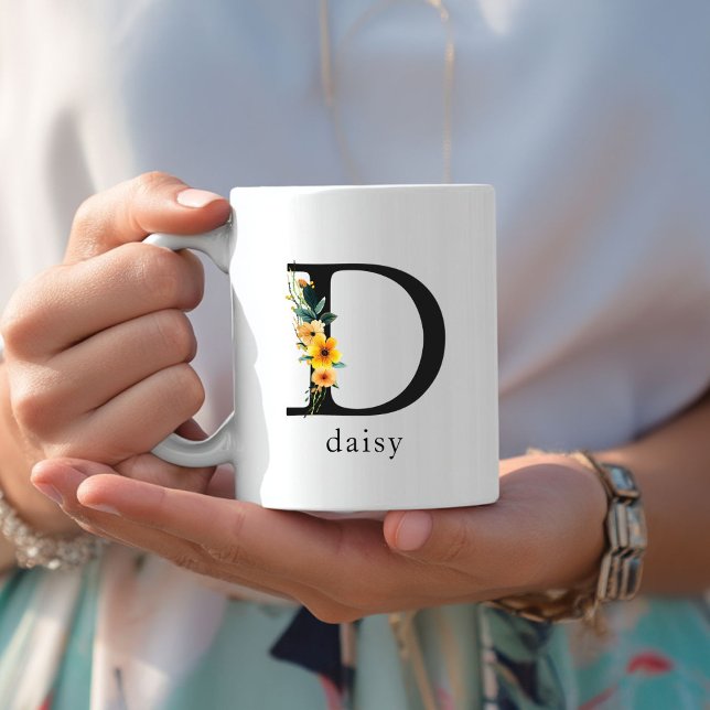 Blommigt D Monogram Mugg med Editable Namn (Floral D Monogram Mug with Editable Name. Yellow, Orange & Greenery Watercolor Flowers.)