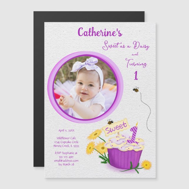 Blommigt Daisy Pastel Girl First Birthday Magnetisk Inbjudningskort (Fram/baksida)