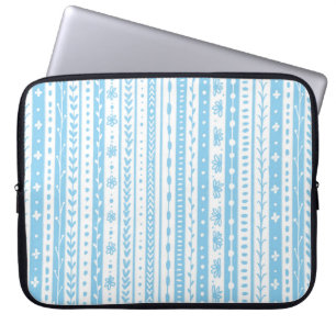 Blommigt doodle rand i baby blue och vitt laptop fodral