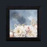 Blommigt Drama Bröllop Bridesmaid Blue ID1022 Minnesask<br><div class="desc">Den här bröllop-sviten med den är lush, dramatiska blommigtar från grå vit till rosa, guld-virvelaccenter och vackra, dammiga blå vattenfärgsbakgrunder, skapar en elegant, romantisk vibe, ge bara ett tips om vad gästerna kan förvänta sig på din stora dag. Den här presentboxdesignen innehåller en mall som gör att du enkelt kan...</div>