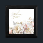 Blommigt Drama Bröllop Bridesmaid White ID1022 Minnesask<br><div class="desc">Den här bröllop-sviten med den är lush, dramatiska blommigtar från grå vit till rosa, guld-virvelaccenter och vackra vattenfärgsbakgrunder, skapar en elegant, romantisk vibe, ge bara ett tips om vad gästerna kan förvänta sig på din stora dag. Den här presentboxdesignen innehåller en mall som gör att du enkelt kan lägga till...</div>
