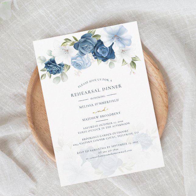 Blommigt Dusty Blue Bröllop Rehearsal Middag Inbjudningar (Dusty Blue Watercolor Floral Wedding Rehearsal Dinner Invitation)