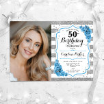 Blommigt Dusty Blue Silver White Photo 50:e födels Inbjudningar<br><div class="desc">Femininininbjudan till elegantens blommigt på 50 år med ditt foto. Glam, vit och dammig blå design med faux glitter silver. Funktioner rand, lätt turkos ro, skript font och confietti. Perfekt för en snyggt vuxen under firande party. Anpassa med dina egna detaljer. Kan anpassas för vilken ålder som helst! Skrivna Zazzle-inbjudningar...</div>