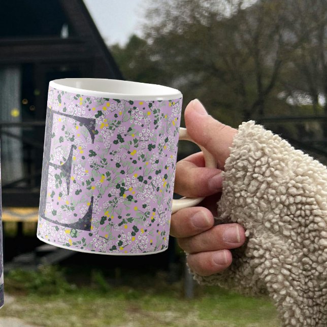 Blommigt Elegant Classy Monogram E lilac w/fras Kaffemugg (Skapare uppladdad)