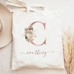 Blommigt Elfenbenskusten Ro Guld Monogram Brev C Tygkasse<br><div class="desc">Denna elegant i säcken har ett stort brev "C"-monogram i faux ro guld-folie, som dekoreras med en vintage elfenbensbukett av blommigt buquet som trimmas med grönt och ro guld löv. Anpassa det med hennes handskriftsskript namn i ro guld, med blomning i början och slutet. Gör en perfekt till en gåva....</div>