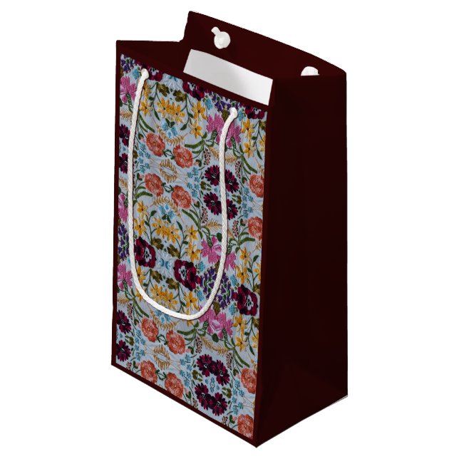 Blommigt Embroidery Mönster med vackra blommor (Framsidan Vinklad)