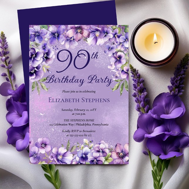 Blommigt för brott mot elegantens Lila 90:e Födels Inbjudningar (Elegant Purple Violets Floral 90th Birthday Party Invitation)