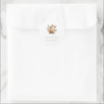 Blommigt för hösten i elegant Bouquet Bröllop Runt Klistermärke<br><div class="desc">Vackra blommigtar på hösten,  och dina bröllop-detaljer i vackra typsnitt...  resulterar i en underbar märkning som dina gäster gärna tar emot!</div>