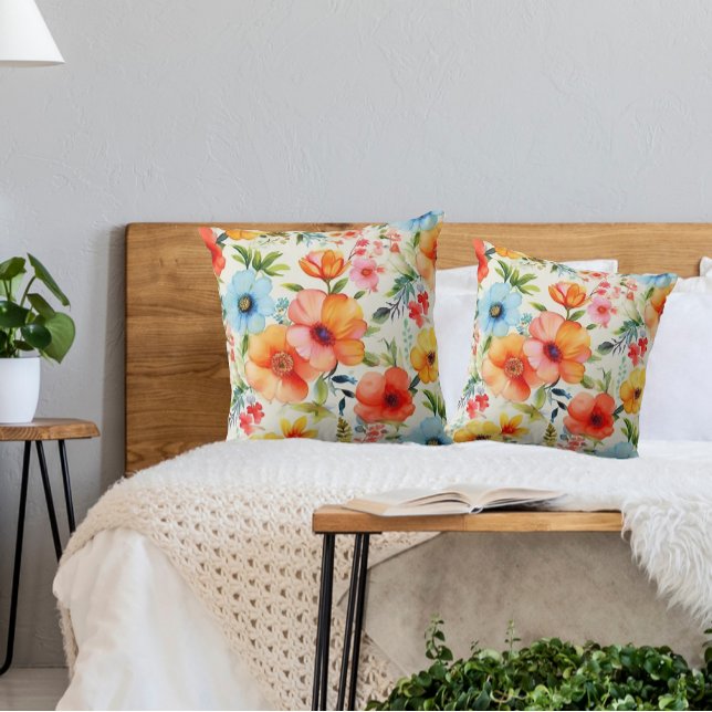 Blommigt för ljusfärgspoppies Dekorativ kudde (Skapare uppladdad)