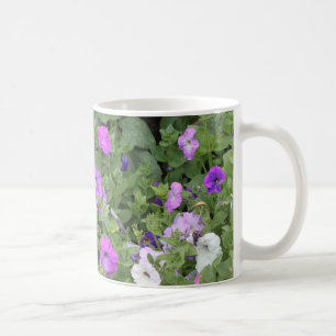 Blommigt för Petunia för tema för lila Kaffemugg