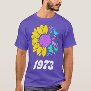 Blommigt för provalssolrosor och fjäril för femini t shirt