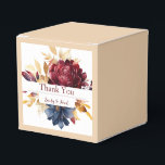 Blommigt för vattenfärg för marktäckning vid margu presentaskar<br><div class="desc">Gruppering av vattenfärgsblommor och löv med lensfärgad blommigt. Hösten färger av Deep burgundy och marinblått paras harmoniskt med guldblad för en rik av färg. Båda sidor av kortet är helt dekorerade med blommor och anpassade typsnitt. Anpassa dina monogram och händelsemedatum. Färg kan anpassas, medan färg på blommigten inslag är marsalröd...</div>