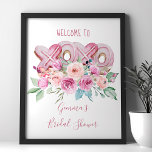 Blommigt för XOXO Rosa Cookies Söt Välkommen Poster<br><div class="desc">Söt vattenfärgssymbol Välkomsttecken med XOXO-rosa-cookies som är kapslade i en arrangemang av blommor och grönska. Utformningen har söt handskriven text och skript för elegant och det är enkelt för dig att anpassa mallen. En söt design för vår eller sommar och perfekt för en Valentines med temat möhippa, babydusch, födelsedag osv....</div>