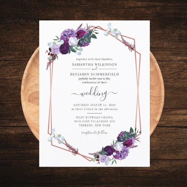 Blommigt Geometric Lila blommor Bröllop Inbjudan Vykort (Purple Floral Geometric Script Wedding Invitation Postcard)