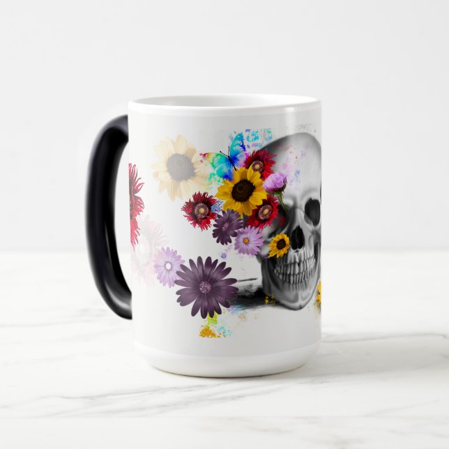 Blommigt, gotskalle och butterflies magisk mugg (Framsida vänster)