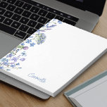 Blommigt Gräns Periwinkle Wildblomme Personlig Anteckningsblock<br><div class="desc">anteckningsblock av söt blommigt med friska vilda blommor för att anpassa till ditt namn. Den här vattenfärgsdesignen har en gräns av blommor av blek och vild av blommigt lila med handskriven typografi.</div>