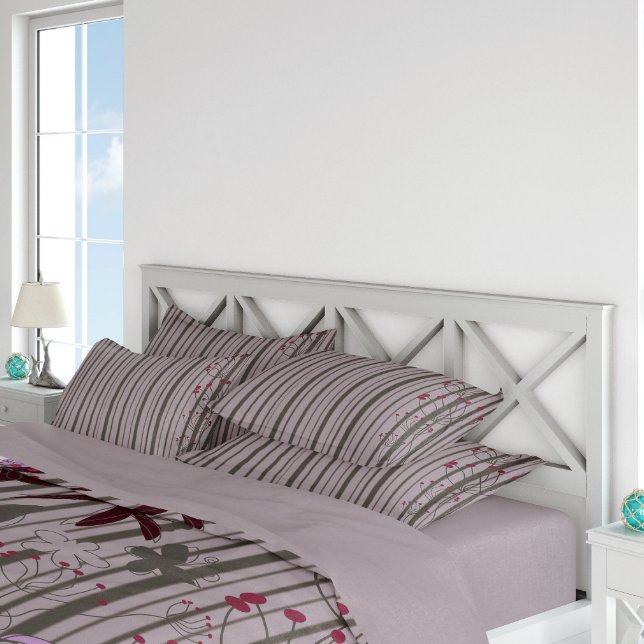 blommigt grått prydnadskudde (Skapare uppladdad)