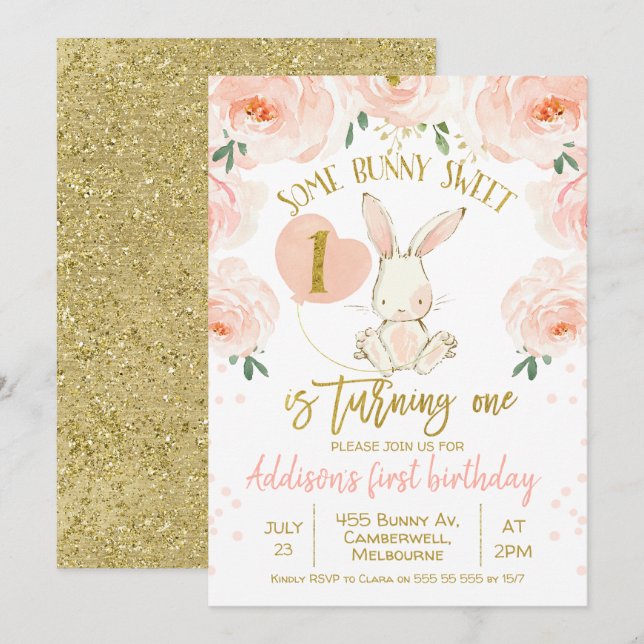 Blommigt guld rosa bunny 1:a födelsedagsinbjudan inbjudningar (Fram/baksida)