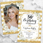 Blommigt Guld White Photo 50:e födelsedagen Inbjudningar<br><div class="desc">Elegant, blommigt, feminin 50-årsinbjudan med ditt foto på baksidan av kortet. Glam, vit design med faux glitter guld. Funktioner rand, ro, typsnitt för skript och confietti. Perfekt för en snyggt vuxen under firande party. Anpassa med dina egna detaljer. Kan anpassas för vilken ålder som helst! Skrivna Zazzle-inbjudningar eller digital utskrivbar...</div>