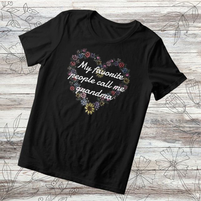 Blommigt Heart Favorite Folk kallar mig Grandma T Shirt (Skapare uppladdad)