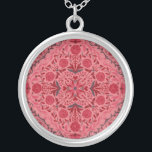Blommigt i rött och vattenmelon rosa silverpläterat halsband<br><div class="desc">Handmålade plattor,  blommigtar,  blommor,  skalbaggar,  fjärilar</div>