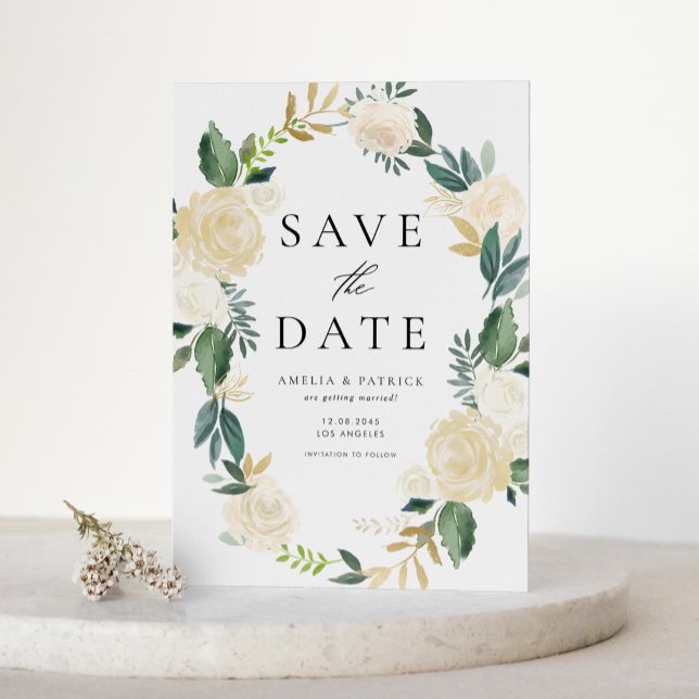 Blommigt krans med ivoriablommor Spara datum Magnetisk Inbjudningskort (Elegant floral save the date magnet featuring ivory flowers, greenery, and faux gold foil accents.)