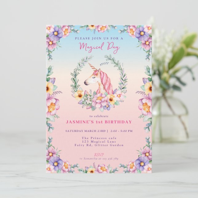 Blommigt Magic Unicorn Birthday-inbjudan Inbjudningar (Stående Fram)