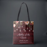 Blommigt Maroon Wooden Rustic Budens mamma Tygkasse<br><div class="desc">Den vackra maronträpåsen i blommigt bröllop gör perfekten till det vackra budens mamma! Det är en underbar keepy att uppskatta. Du kan enkelt lägga till egna namn och datum för bröllop genom att klicka på knappen "anpassa". Du kan ha andra titlar som Bridesmaid, Mor i Groom, Flower Girl etc. genom...</div>
