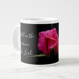 Blommigt med verse; röd ros blommar, Psalm 37:7 Jumbo Mugg