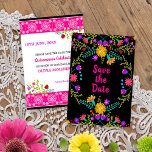 Blommigt Mexikanska Fiesta & Papel Picado - svart Spara Datumet<br><div class="desc">Blommigt Spara datumkortet på ett färglöst mexikanskt Fiesta stil och dekorerade båda sidor med konstblommor och papelpicado. Texten på framsidan lyder helt enkelt "Spara datumet" i skarp rosa mot svart bakgrund. På baksidan ställs redot in så att du kan lägga till ditt speciella datum, ditt namn, tillfälle och anpassningsbar. Utformningen...</div>