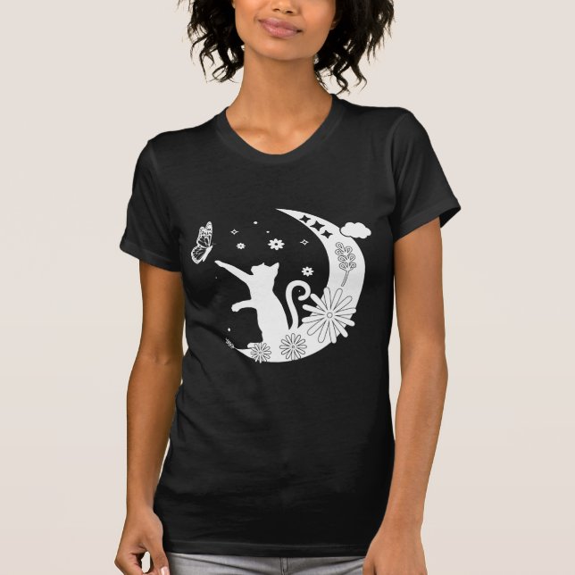 Blommigt Nattkatt Sitta vid Måne med fjäril T Shirt (Framsida)