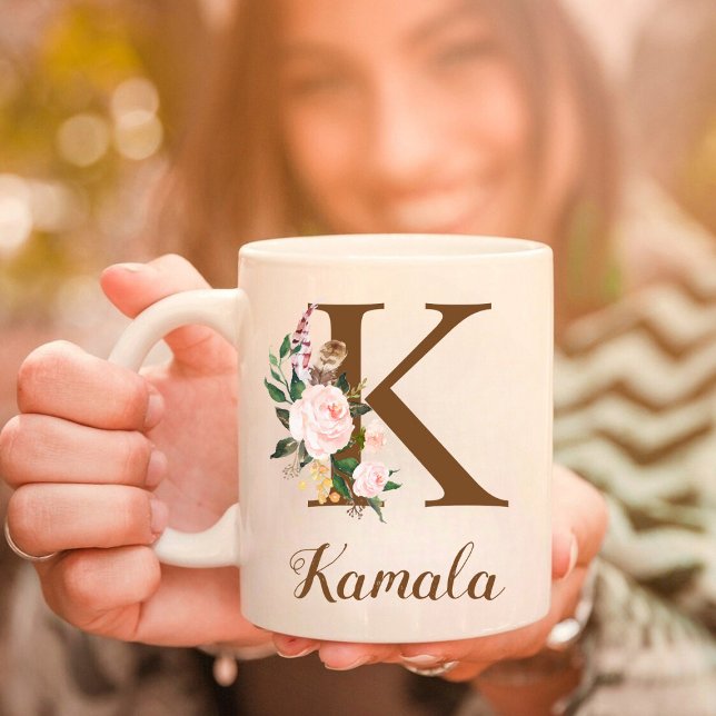 Blommigt Personlig Bridesmaid Brev K Gift Kaffemugg (Skapare uppladdad)