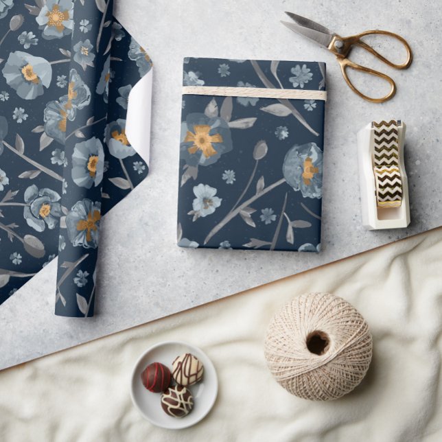 Blommigt Poppies Blue Mönster Gift Presentpapper (Floral Poppies Blue Pattern Gift Wrapping Paper from Studio Posies.)