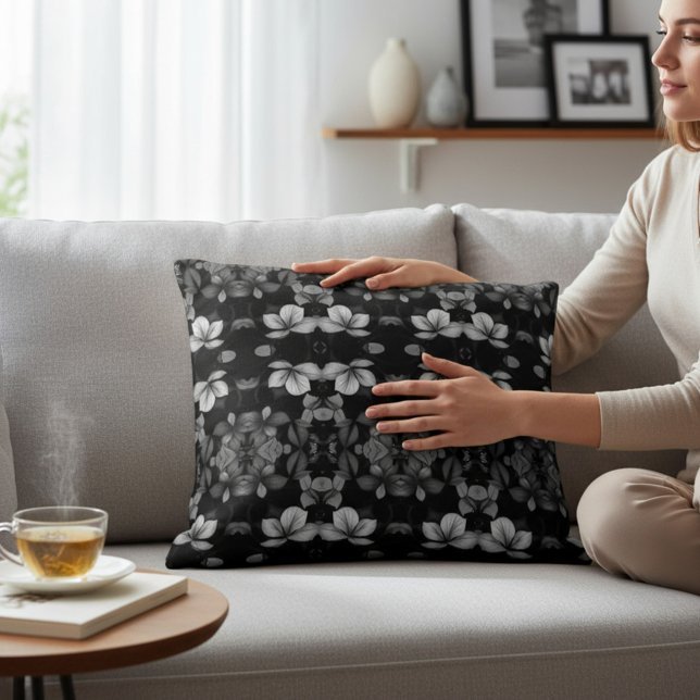 Blommigt Prydnadskudde (Skapare uppladdad)