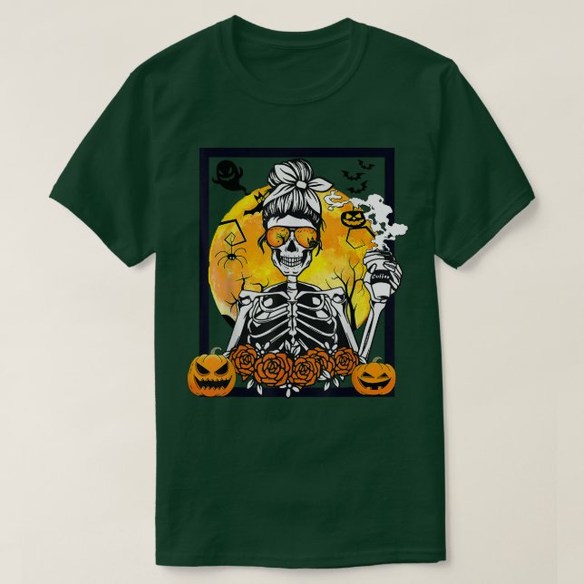 Blommigt Pumpkin Skeleton Messy Bun Drinking Coffe T Shirt (Design framsida)