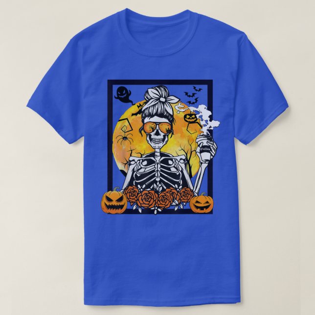 Blommigt Pumpkin Skeleton Messy Bun Drinking Coffe T Shirt (Design framsida)
