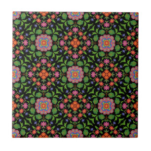 Blommigt Rangoli Mönster på Black Ceramic Tile Kakelplatta