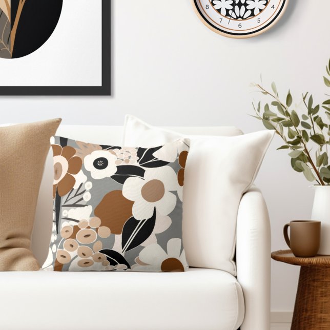 Blommigt Retro Mid Century Modern Kudde (Add a touch of retro floral elegance to your living space with our Wild on Flowers throw pillow. )